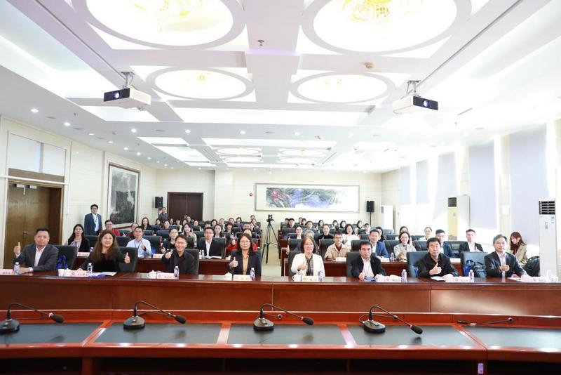 图 | 与会人员合影 配图14